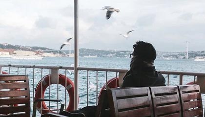 九游电脑版-女足U16少打一人！吴逸羲争抢中踢到对手被罚下，墨西哥随后扳平